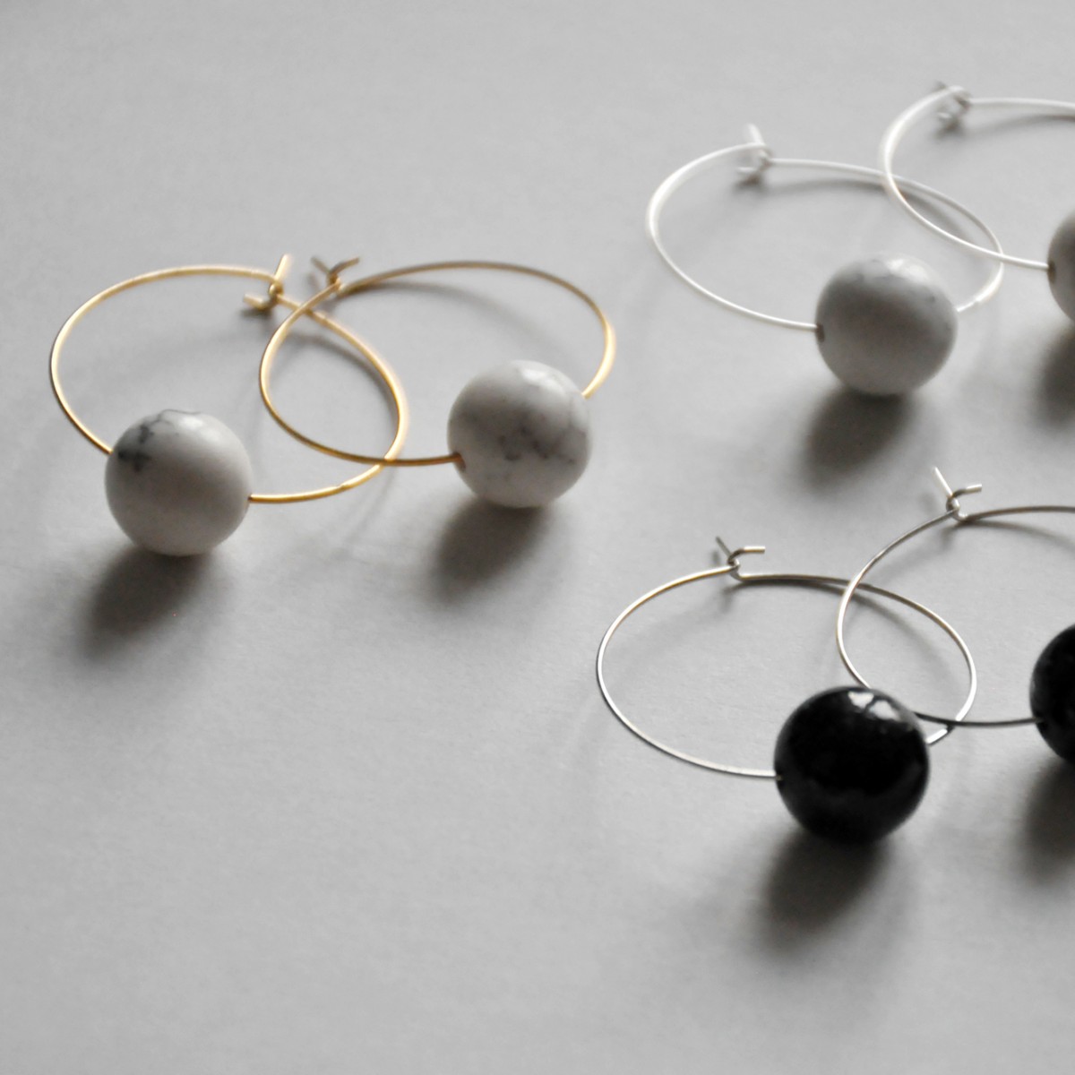 nahili CREOLEN "simple" Ohrringe Marble Dots Naturstein Marmor oder Howlith