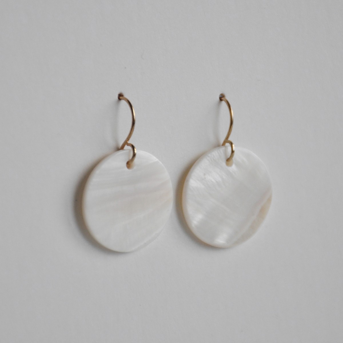 OHRRINGE goldener Perlmutttraum Ohrringe Perlmutt Muschel Scheiben goldfarbene Ohrhaken