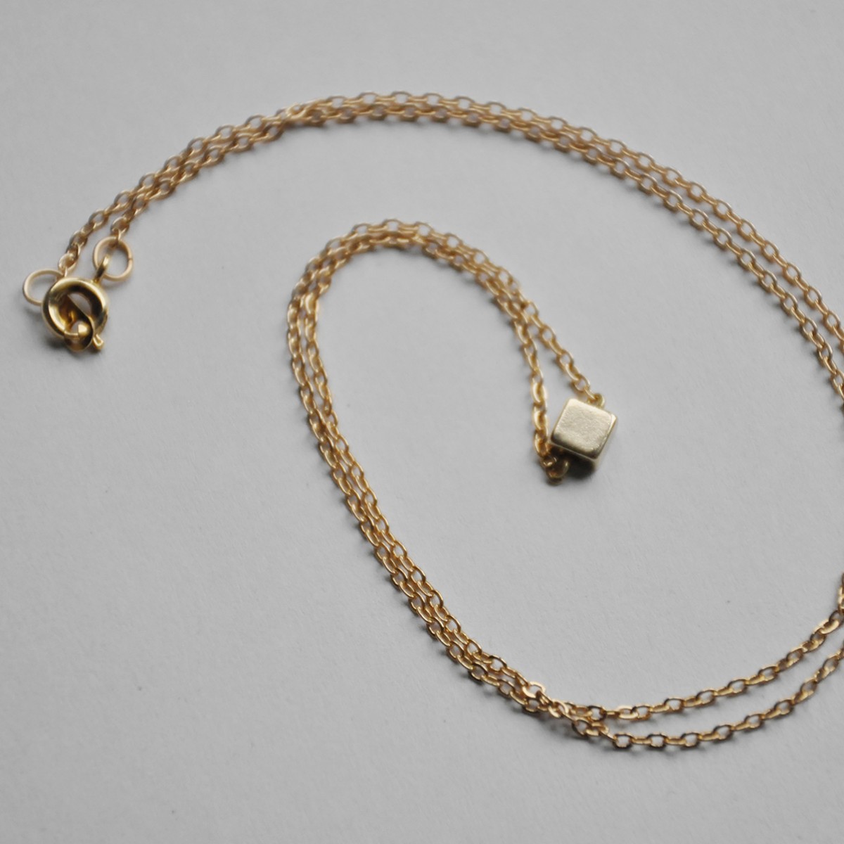 nahili KETTE "tiny square" minimal Anhänger - 14K gold plattiert