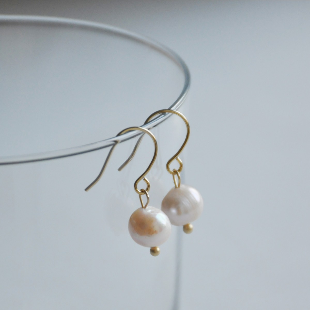 nahili OHRRINGE simply beautiful  "rose Pearl" pastellrosa Perlmutt Perle & 14K Gelbgold plattiert 