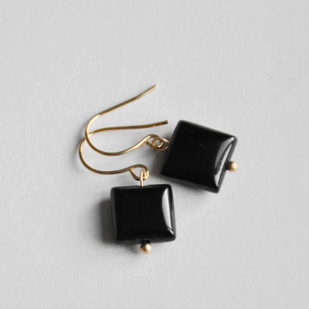 nahili OHRRINGE simply beautiful "black Onyx" Edelstein & 14K Gelbgold plattiert