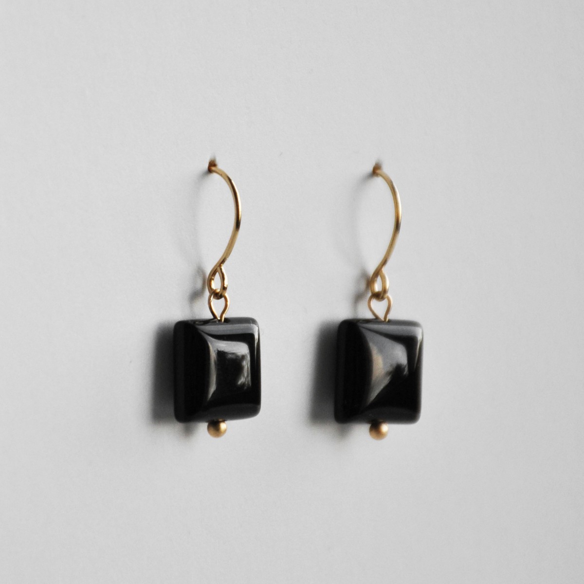 nahili OHRRINGE simply beautiful "black Onyx" Edelstein & 14K Gelbgold plattiert