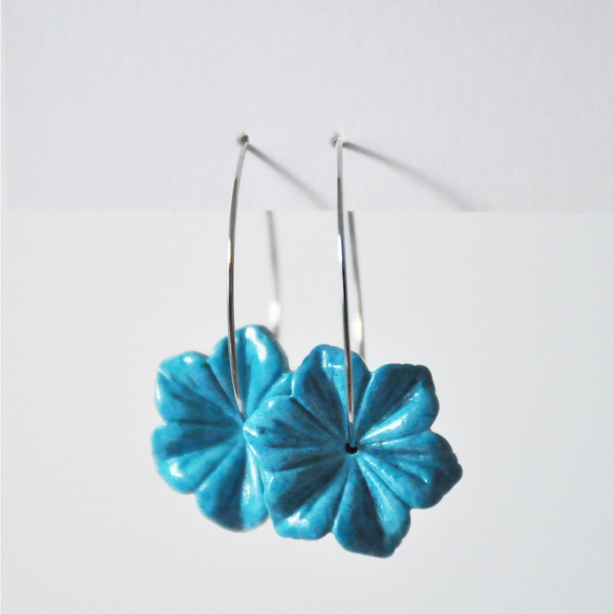 Nahili CREOLEN "blue turquoise flowers" UNIKAT Blüten - Ohrringe Halbedelstein "Türkis" 