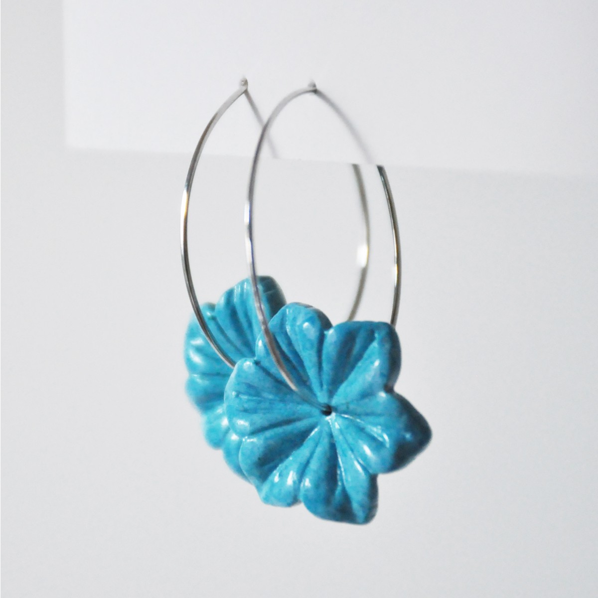 Nahili CREOLEN "blue turquoise flowers" UNIKAT Blüten - Ohrringe Halbedelstein "Türkis" 