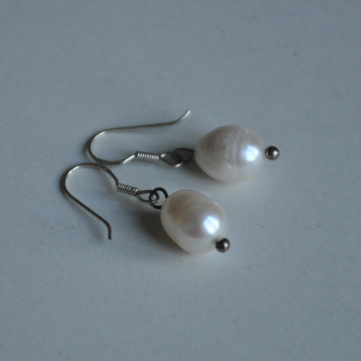 na.hili OHRRINGE "white pearl dots" weiße Perle massiv *925 Silber*