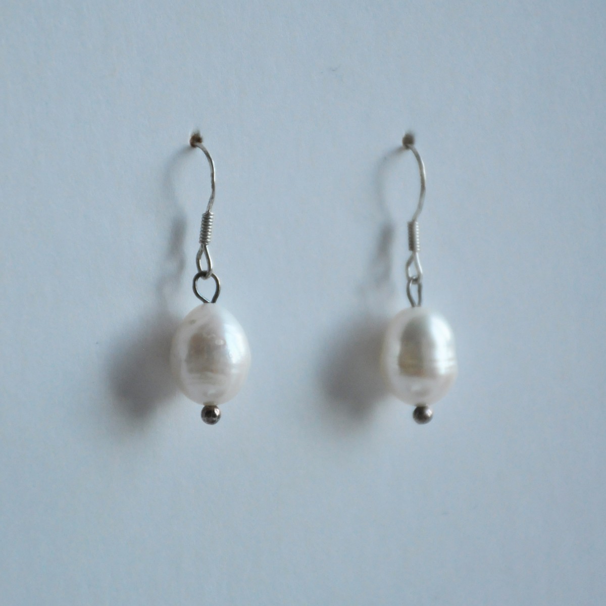 na.hili OHRRINGE "white pearl dots" weiße Perle massiv *925 Silber*