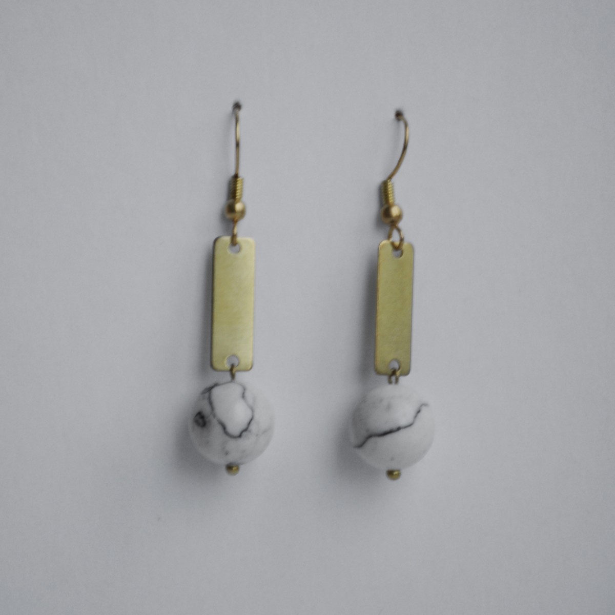 nahili OHRRINGE aus Messing "Marble Quadro" Ohrschmuck Naturstein Marmor oder Howlith