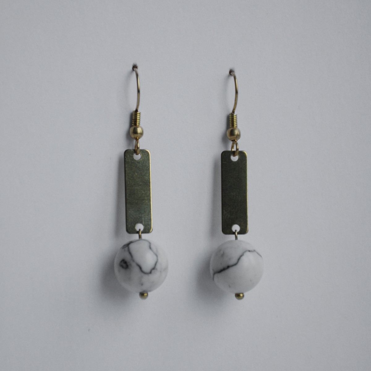 nahili OHRRINGE aus Messing "Marble Quadro" Ohrschmuck Naturstein Marmor oder Howlith