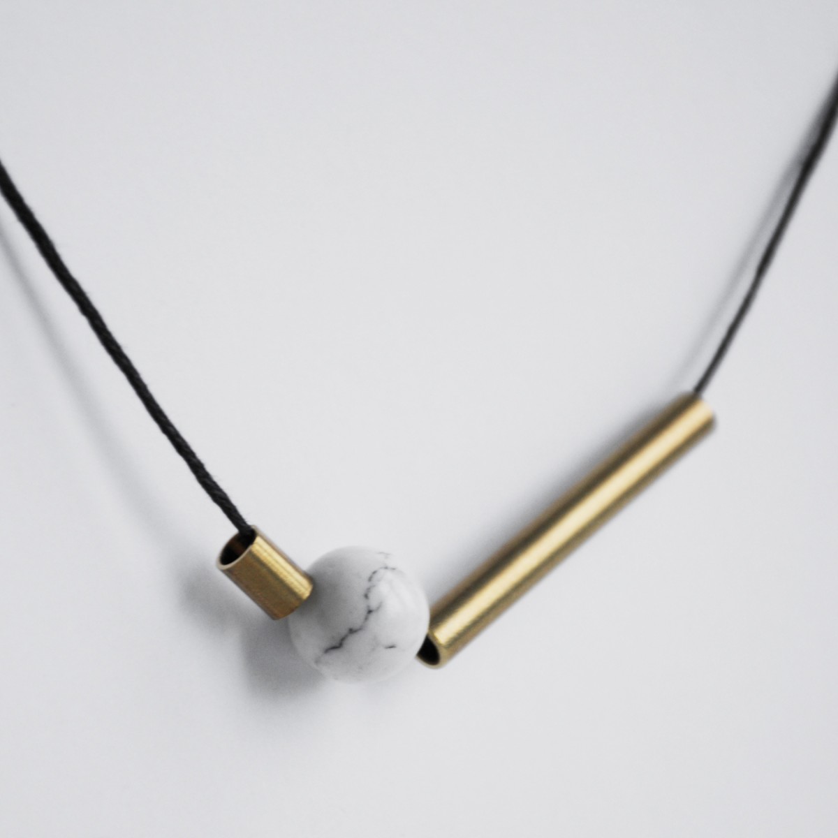 nahili KETTE "golden geo Marble" Messing Schmuck mit Naturstein Marmor oder Howlith