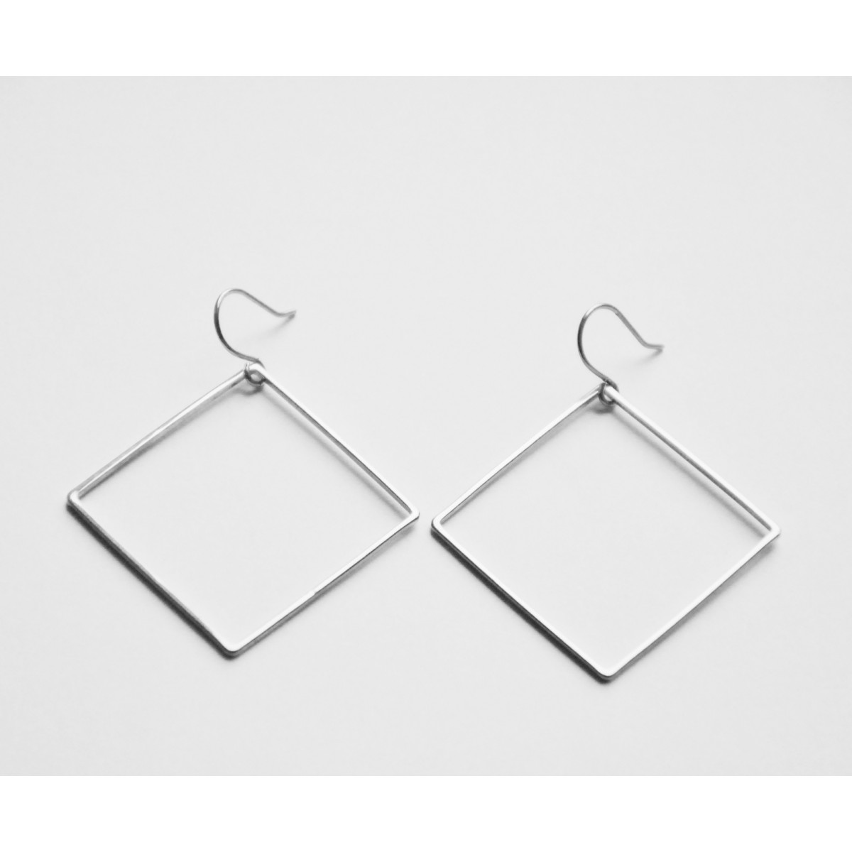 nahili OHRRINGE "Shapes" minimal Anhänger - Quadrat weißgold (silbern) oder golden plattiert 