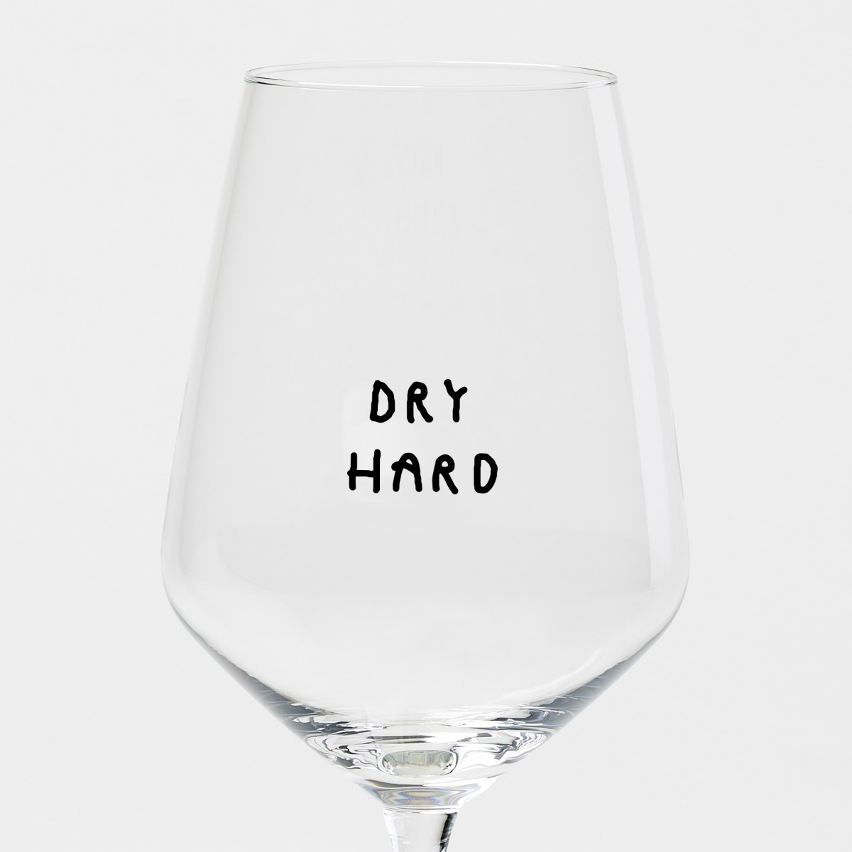 "Dry Hard" Weinglas by Johanna Schwarzer × selekkt