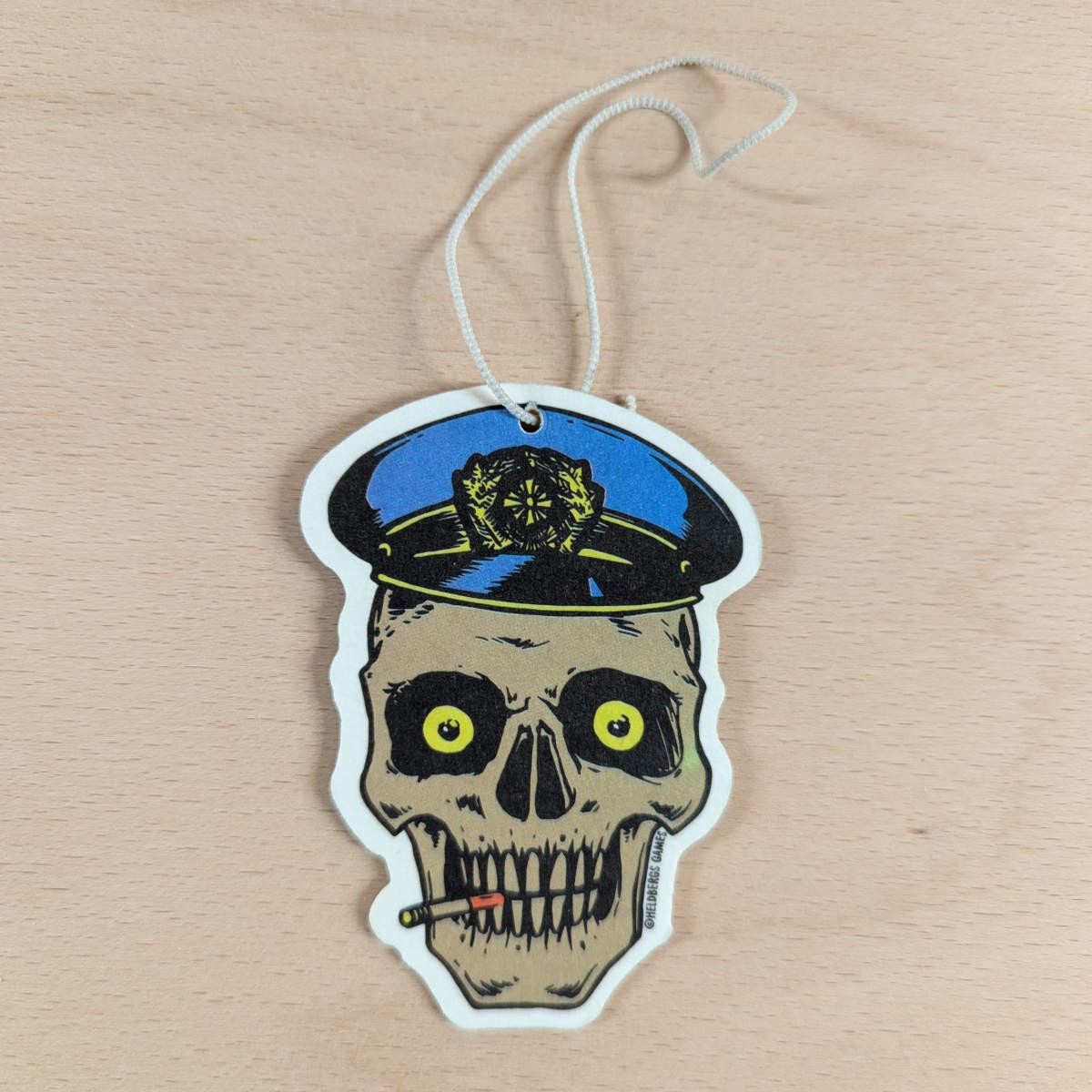 Duftbaum Skull - Catch me Aho – Heldbergs Games | Auto Lufterfrischer mit Kiefernduft | 6x9 cm | Cooles Accessoire fürs Auto