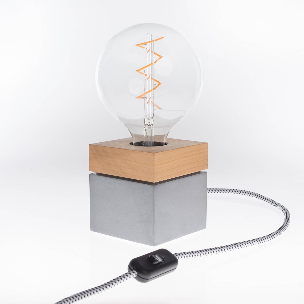 Freiwert Lampe Aus Holz Und Beton Selekkt Com
