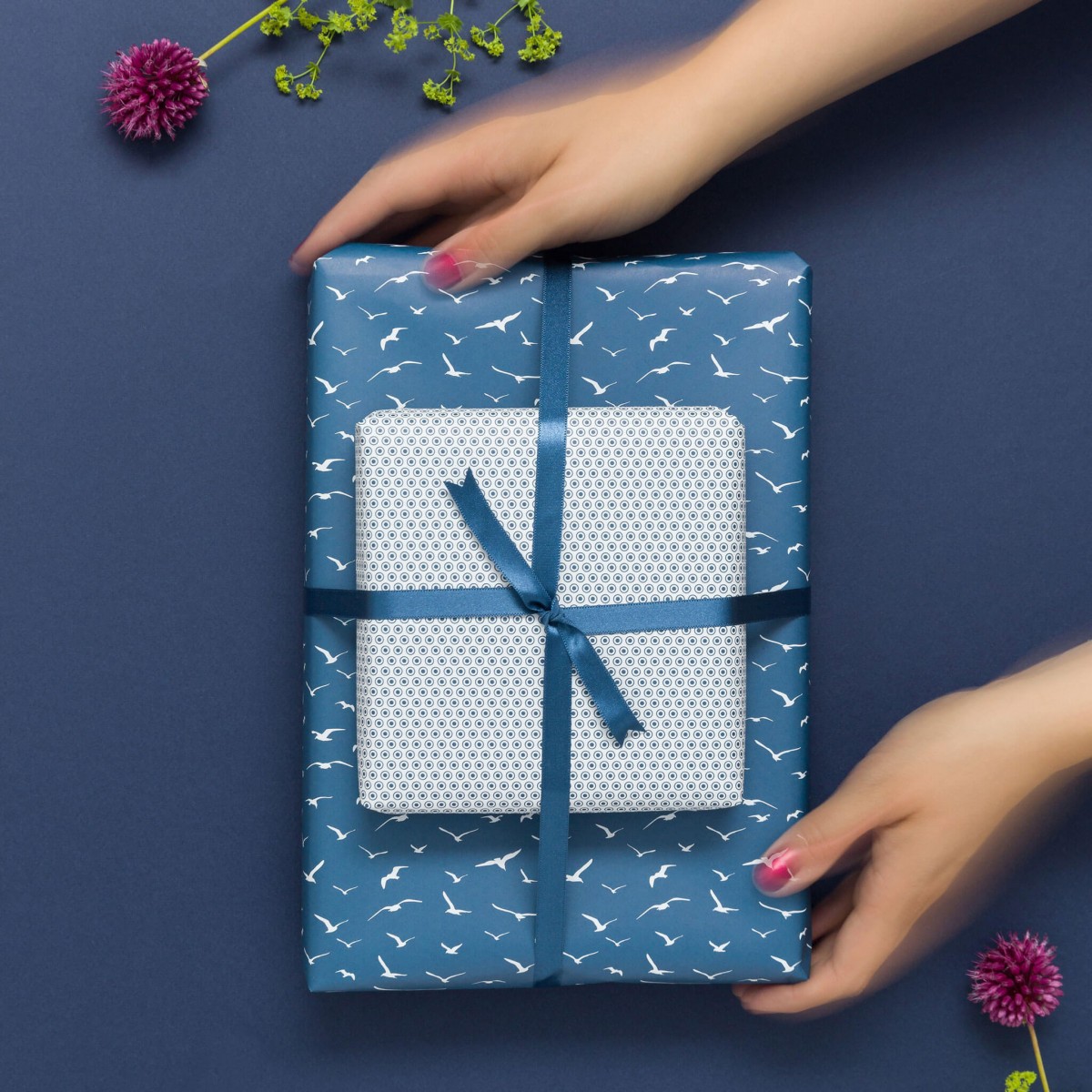 Blaues Geschenkpapier "Möwen" - 5 Bogen 