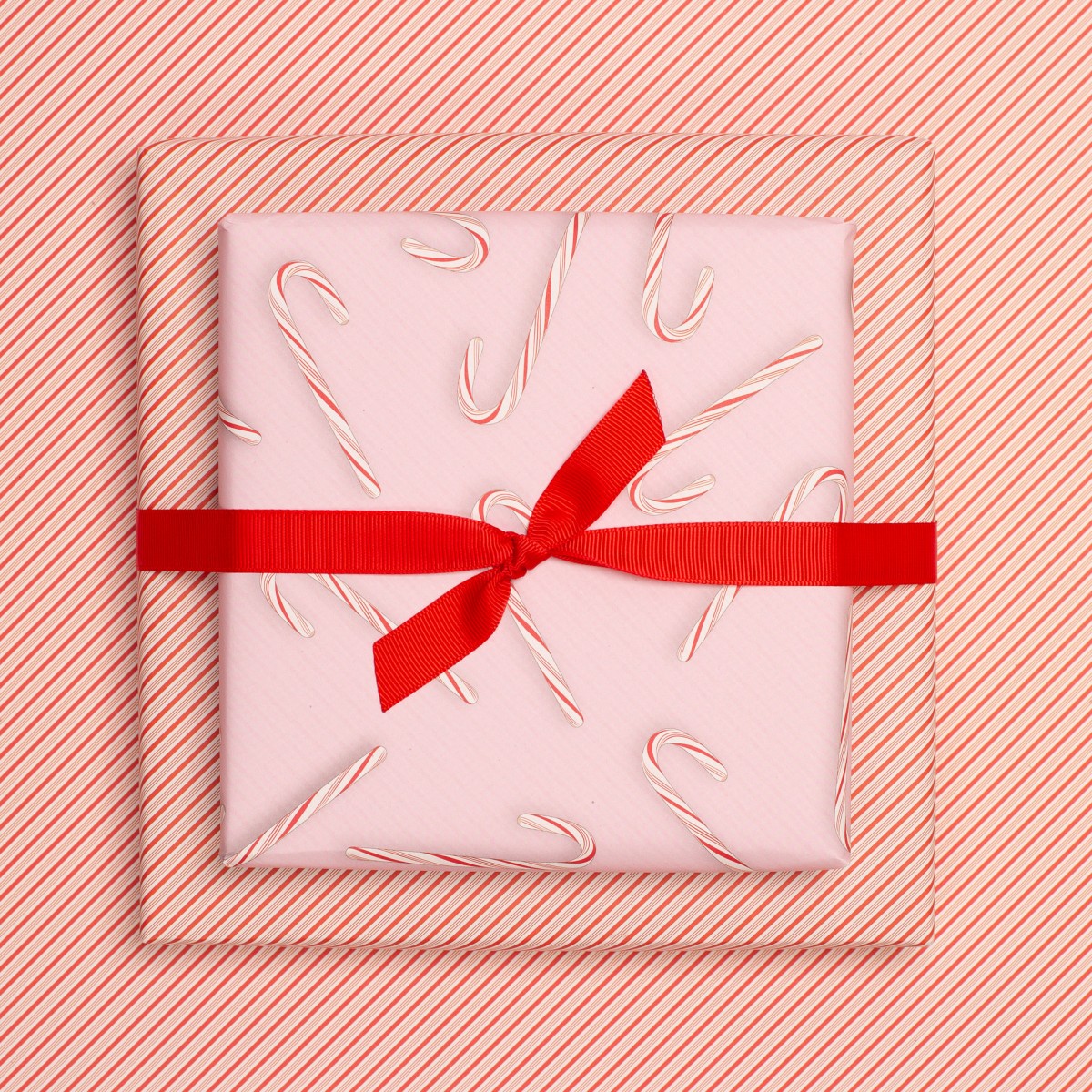 12 Bogen Weihnachtspapier mit verschiedenen Mustern (rot) von My Pretty Circus