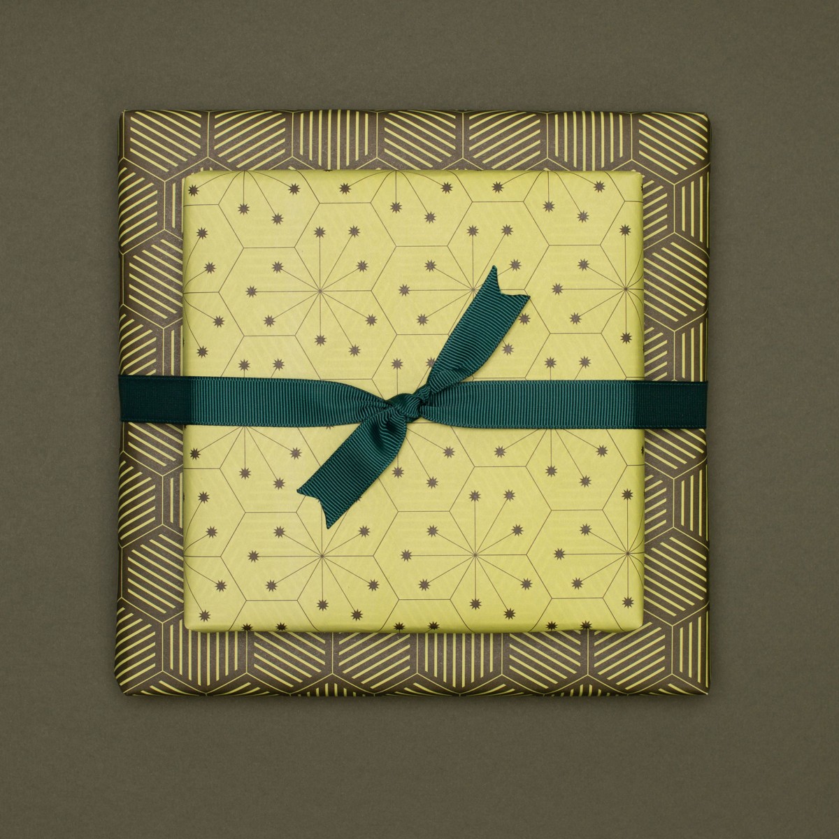 Grünes Geschenkpapier "Fliesen" - 5 Bogen