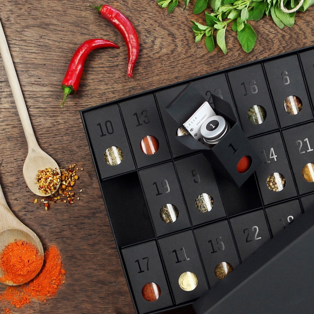 MEIN GENUSS - GEWÜRZ-Adventskalender mit 24 edlen Gewürzen und 