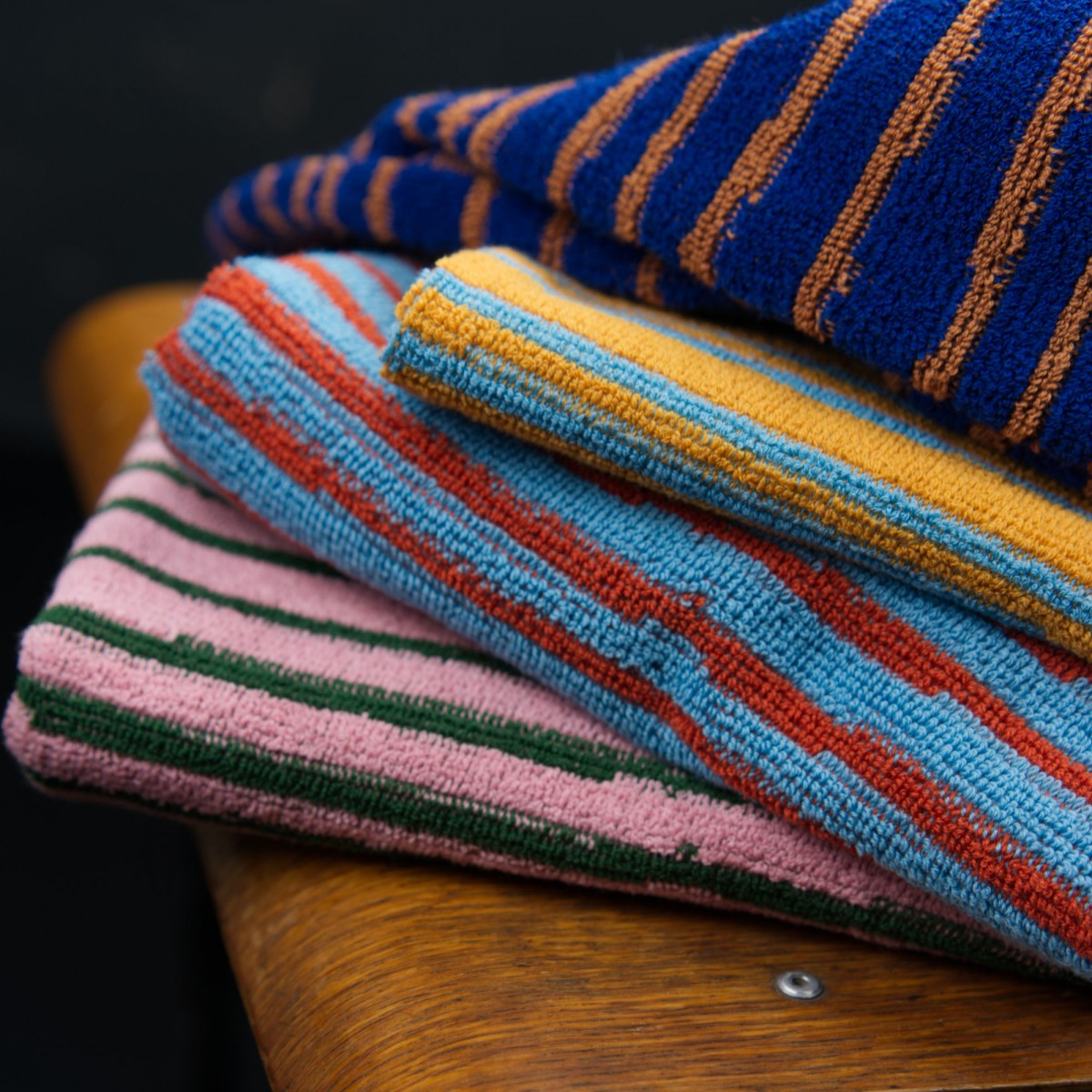 Towel.Studio | Stripe Handtuch | Azure & Chestnut