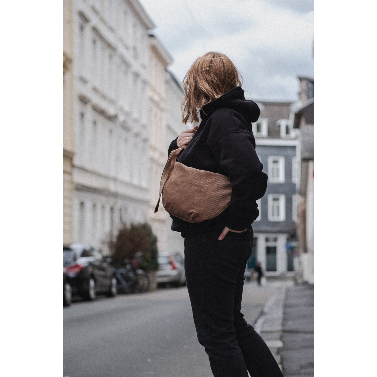Halbmondtasche • Cord • greigebraun