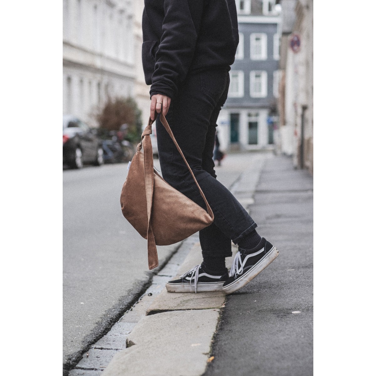 Halbmondtasche • Cord • greigebraun