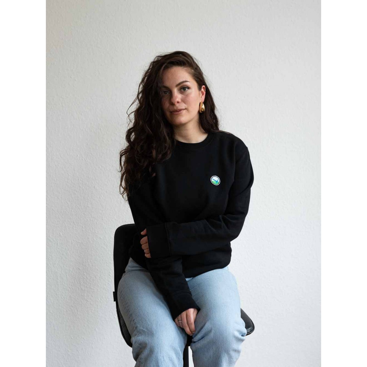 Stadtliebe® | Kassel Sweatshirt mit gestickter „Spitzhacke“ Schwarz 100% Bio-Baumwolle
