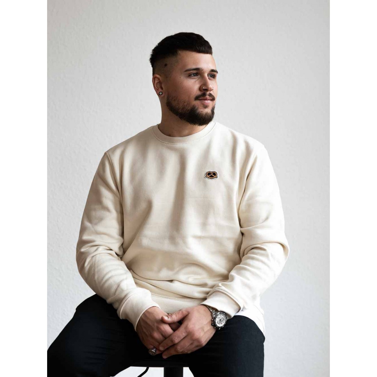 Stadtliebe® | München Sweatshirt mit gestickter „Brezel“ Beige 100% Bio-Baumwolle
