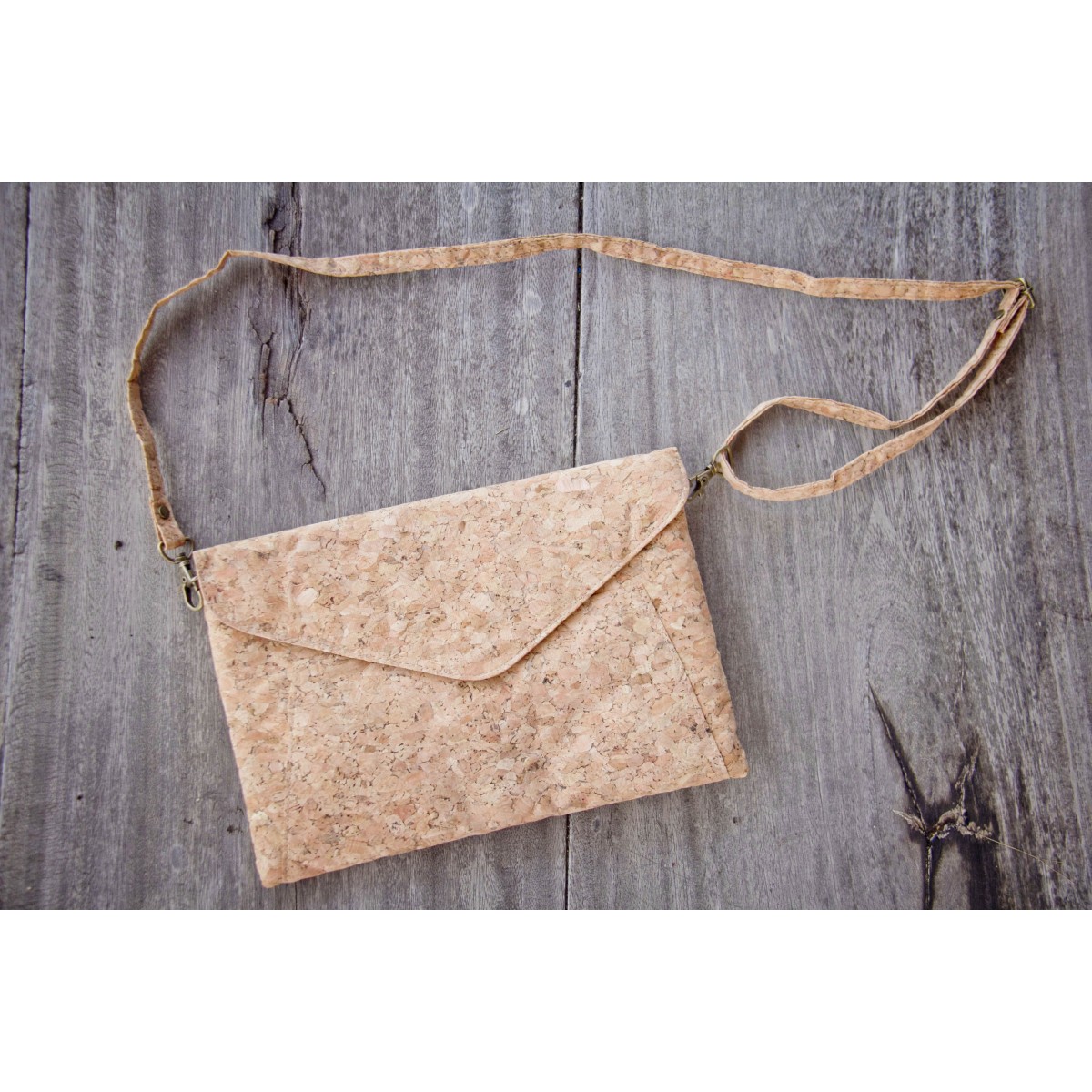 Praktische Kork Handtasche, vegane Clutch BY COPALA