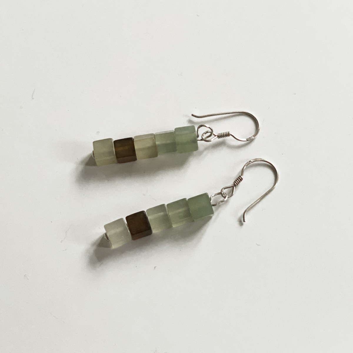 na.hili OHRRINGE "green CUBES" Naturstein grüntöne *komplett 925 Silber* 