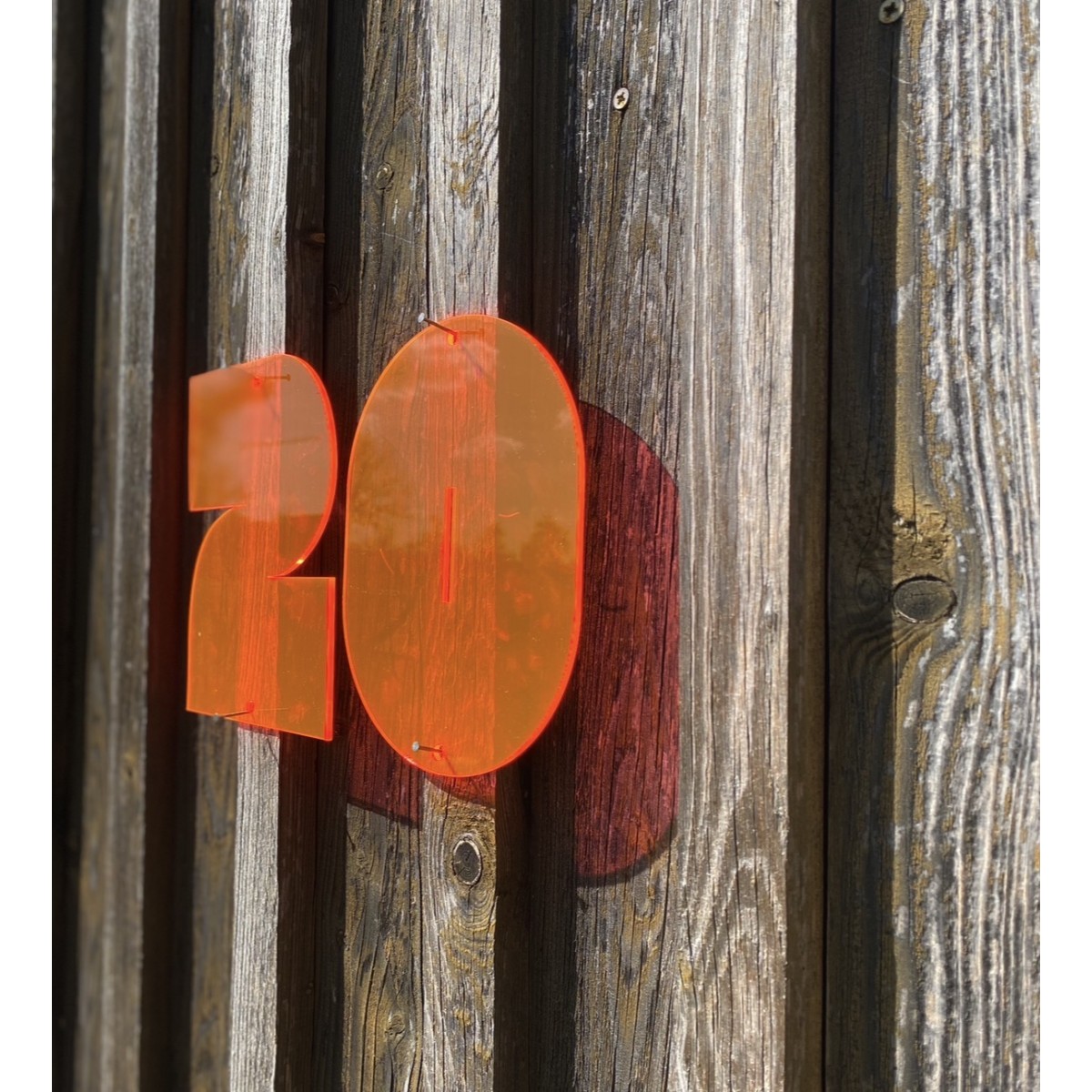 THE SUPER HOUSE NUMBER NEON RED von not white studio