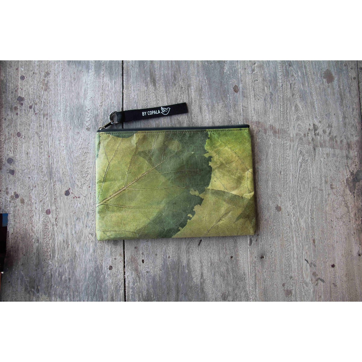 Laptop Hülle aus Blättern, wasserabweisende Notebook Tasche, MacBook Case in grün, 15 Zoll BY COPALA