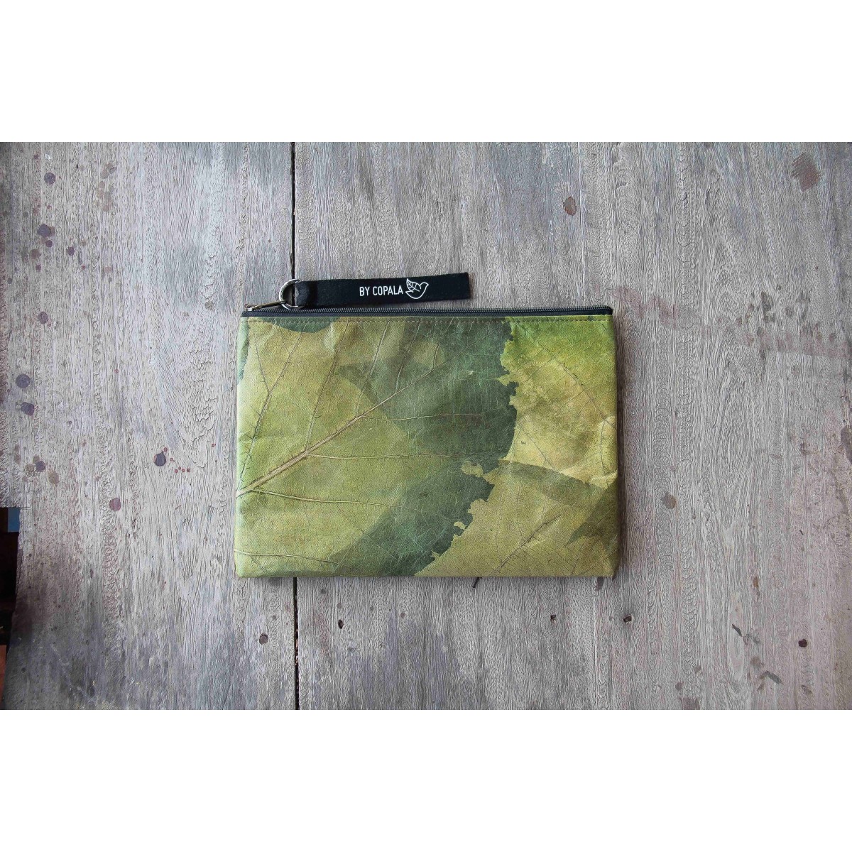 Laptop Hülle aus Blättern, wasserabweisende Notebook Tasche, MacBook Case in grün, 15 Zoll BY COPALA