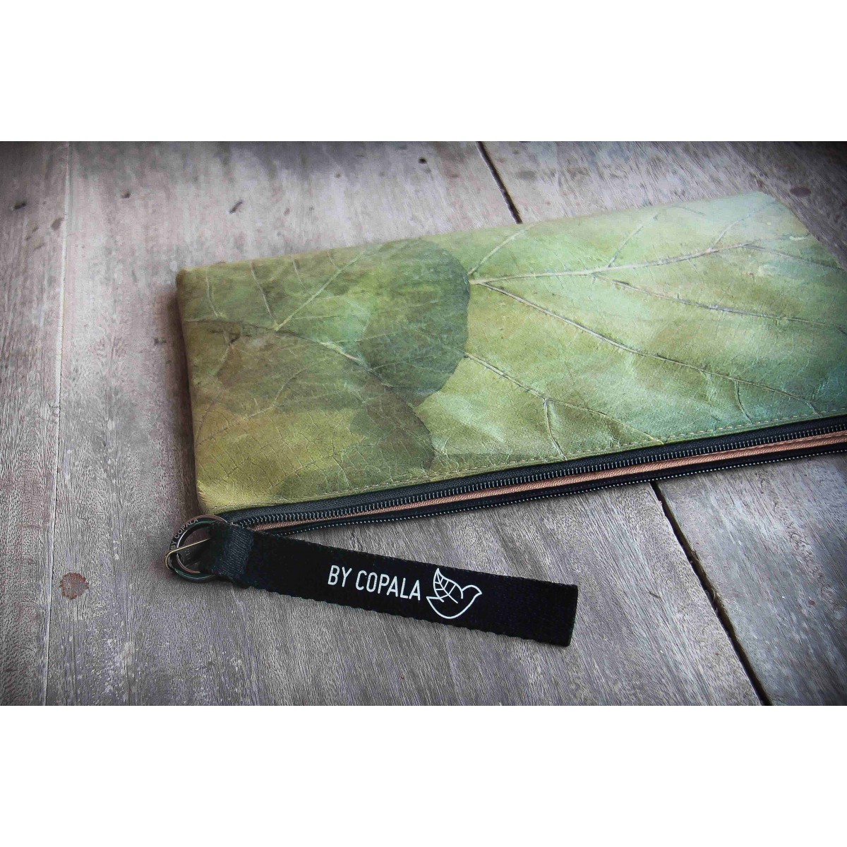 Laptop-Hülle 13" - 14" Zoll aus laminierten Blättern in grün BY COPALA