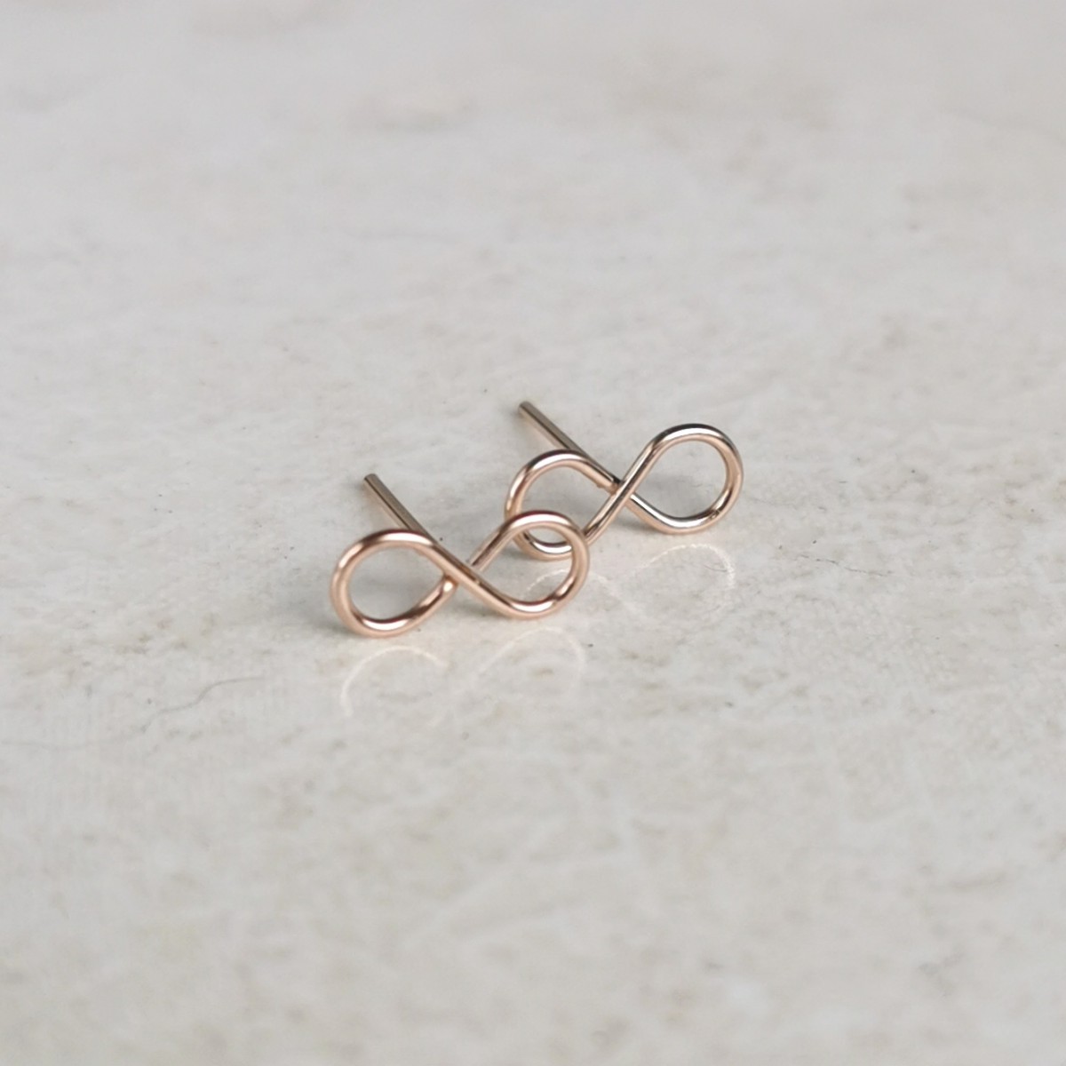 Ohrstecker mit Unendlich Symbol, für alle, mit denen du ewig verbunden bist - in Sterling Silber und (Rosé) Gold Filled - KIZZU Schmuck