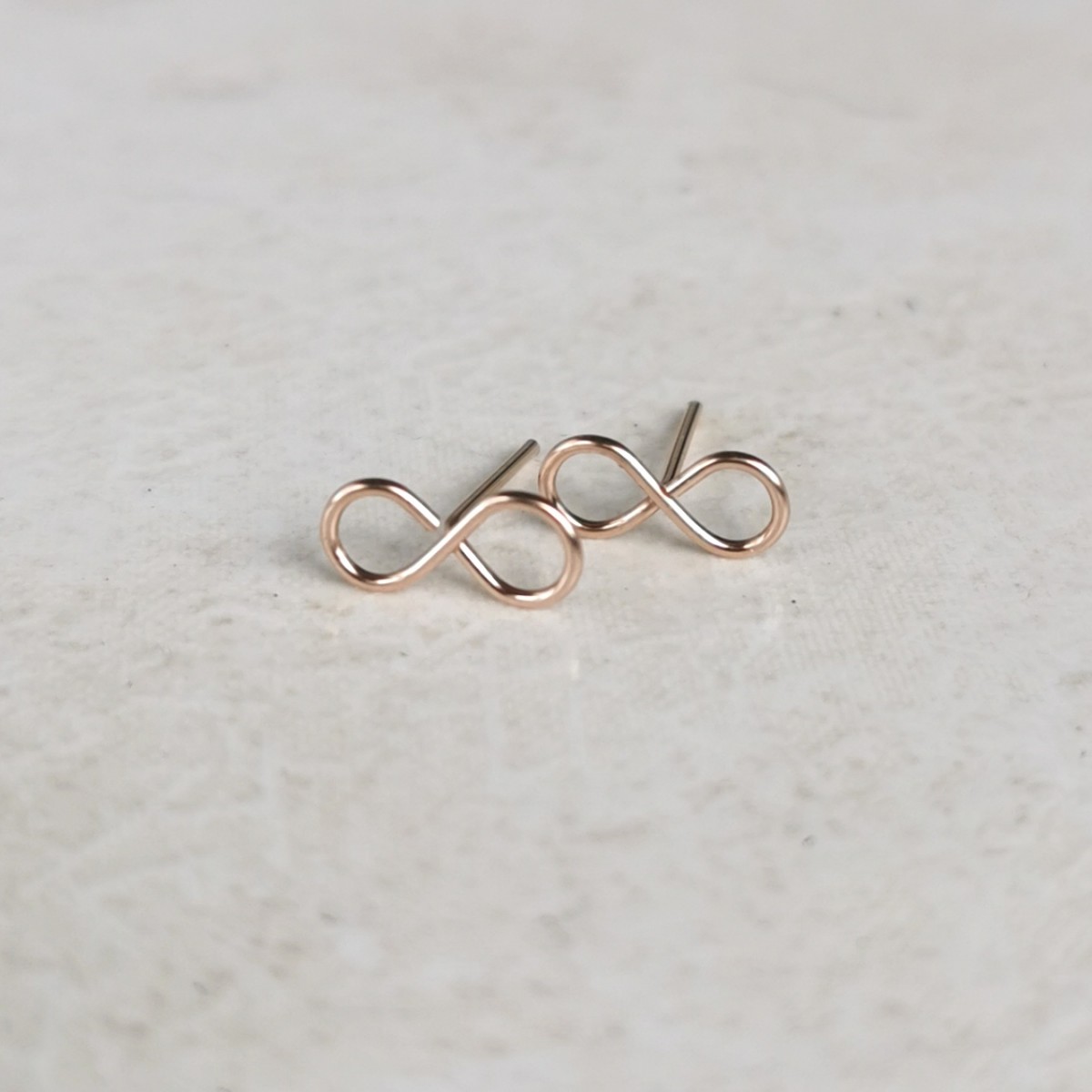 Ohrstecker mit Unendlich Symbol, für alle, mit denen du ewig verbunden bist - in Sterling Silber und (Rosé) Gold Filled - KIZZU Schmuck