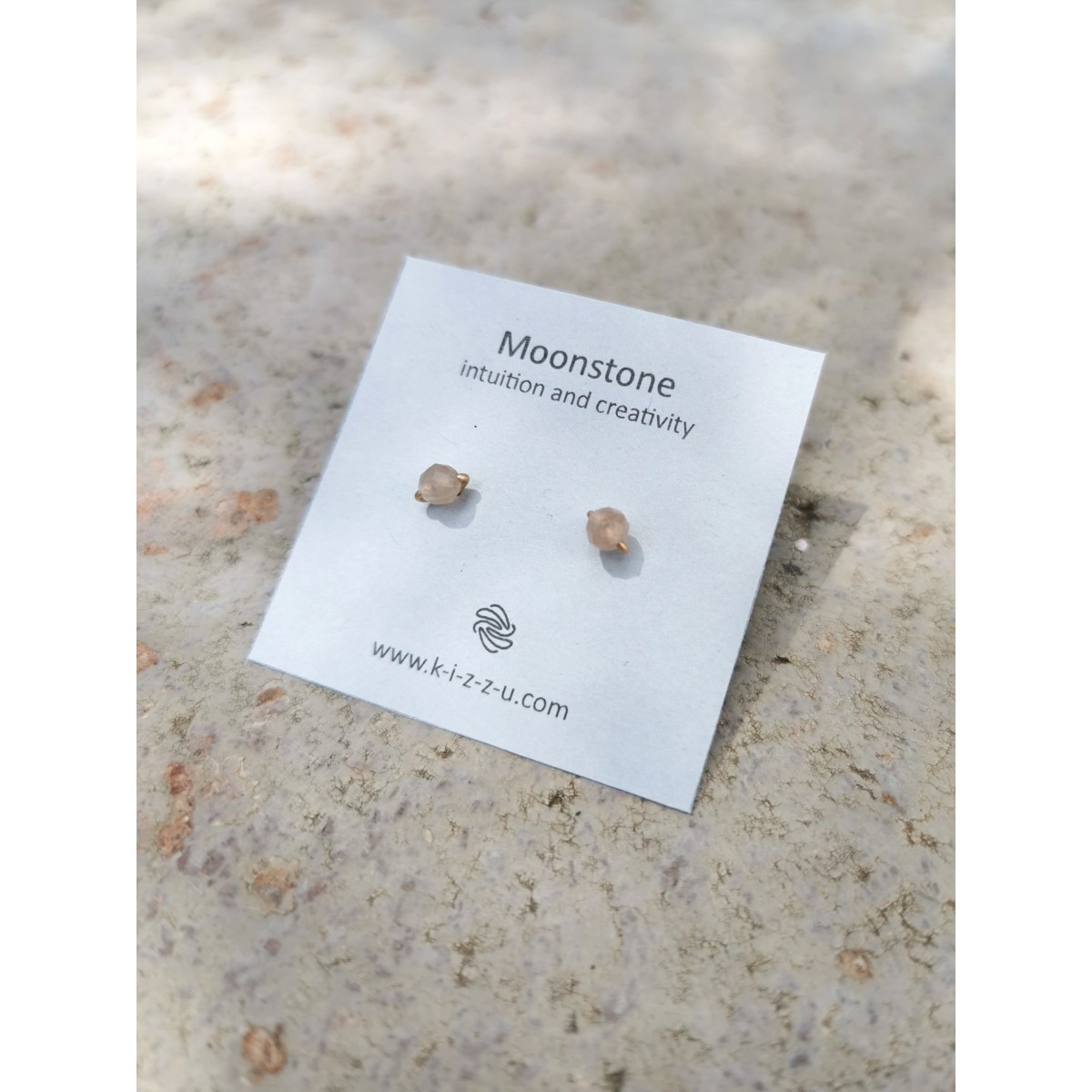 Rosa Mondstein Ohrstecker - für mehr Liebe und Mitgefühl - handgefertigt aus Sterling Silber oder (Rosé) Gold Filled - KIZZU Schmuck Manufaktur 