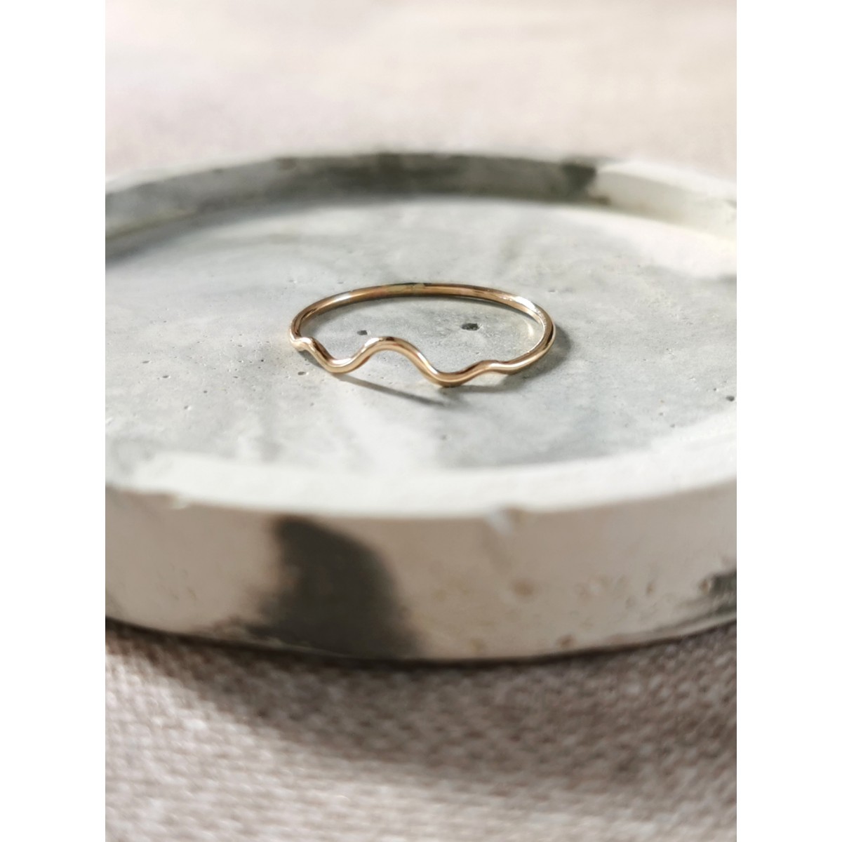 Flow Ring – gefertigt aus hochwertigem Gold Filled – langlebig, edel und perfekt für jeden Tag - KIZZU Schmuck Manufaktur 