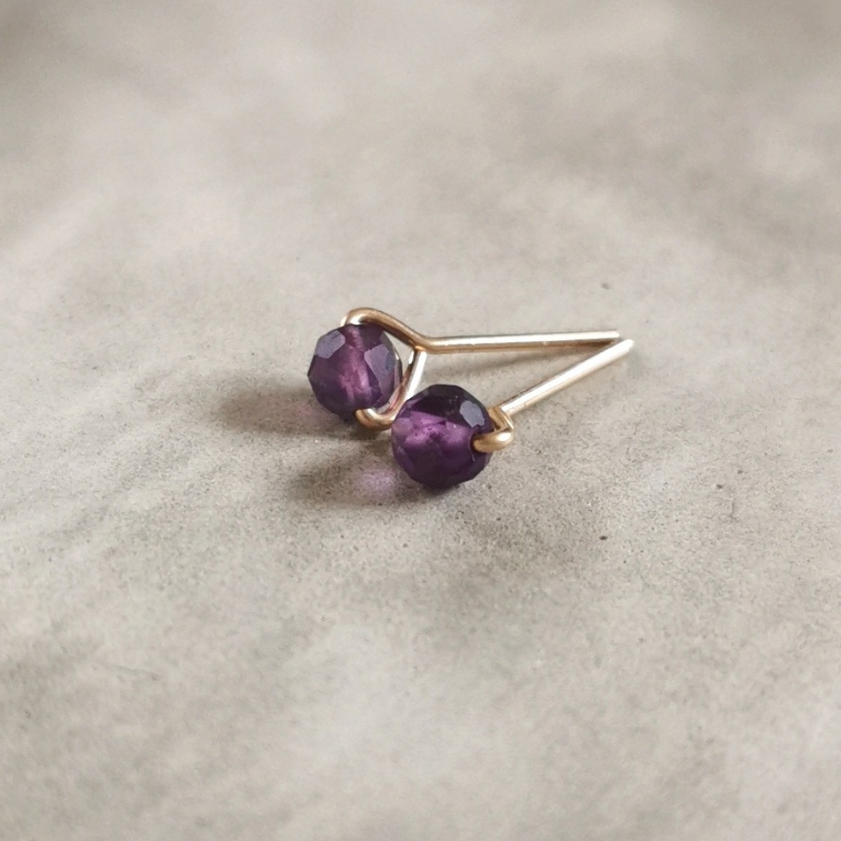 Amethyst Ohrstecker – Schutz und Klarheit, wann immer du sie brauchst! - handgefertigt aus Sterling Silber oder (Rosé) Gold Filled - KIZZU Schmuck Manufaktur 