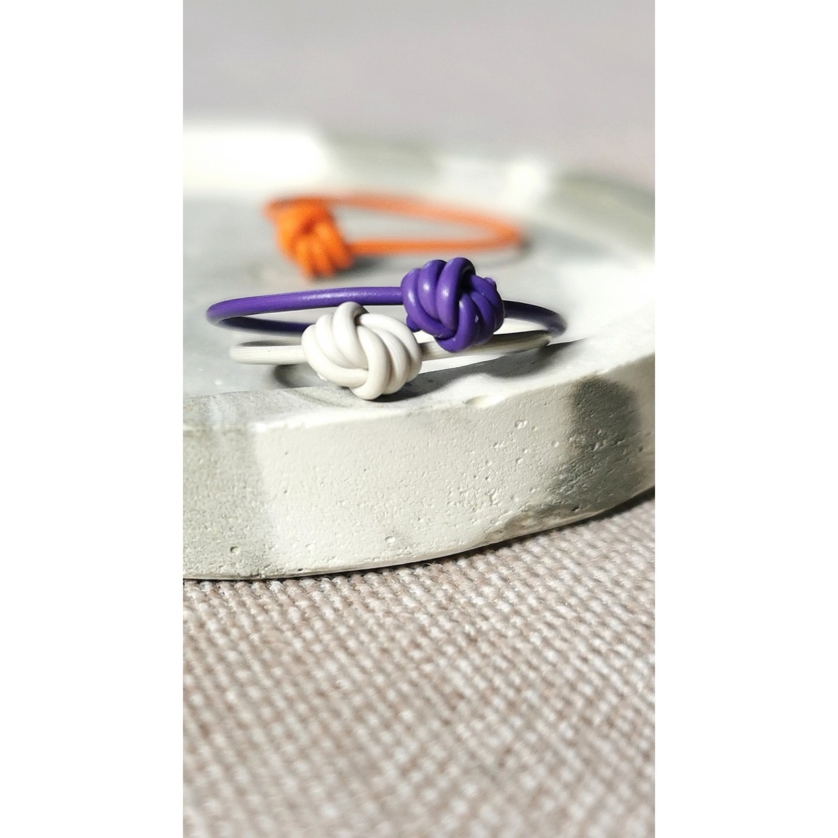 Lila Knotenring – handgemacht, verspielt und ein echter Hingucker I KIZZU Schmuck Manufaktur 