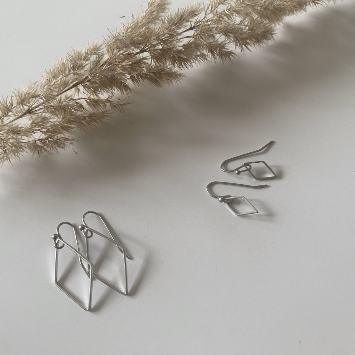 nahili silberne OHRRINGE "shapes" minimal Weißgold nickelfrei schlichte Rauten