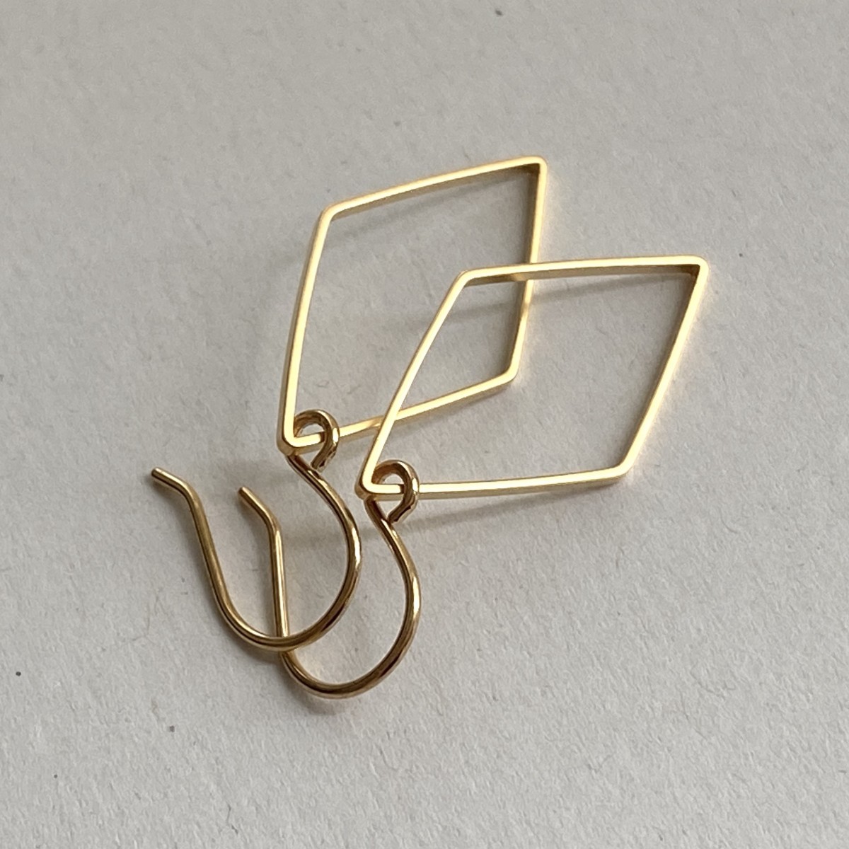 nahili goldene OHRRINGE "shapes" minimal Gelbgold nickelfrei schlichte Rauten