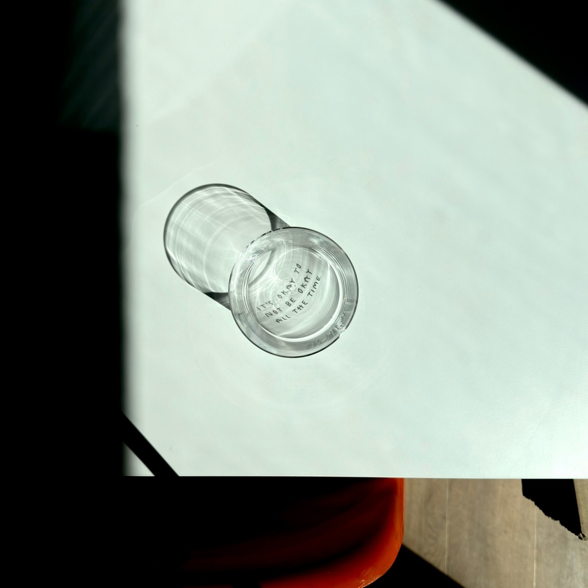 I'TS OKAY Glas – yahya studio, johanna schwarzer