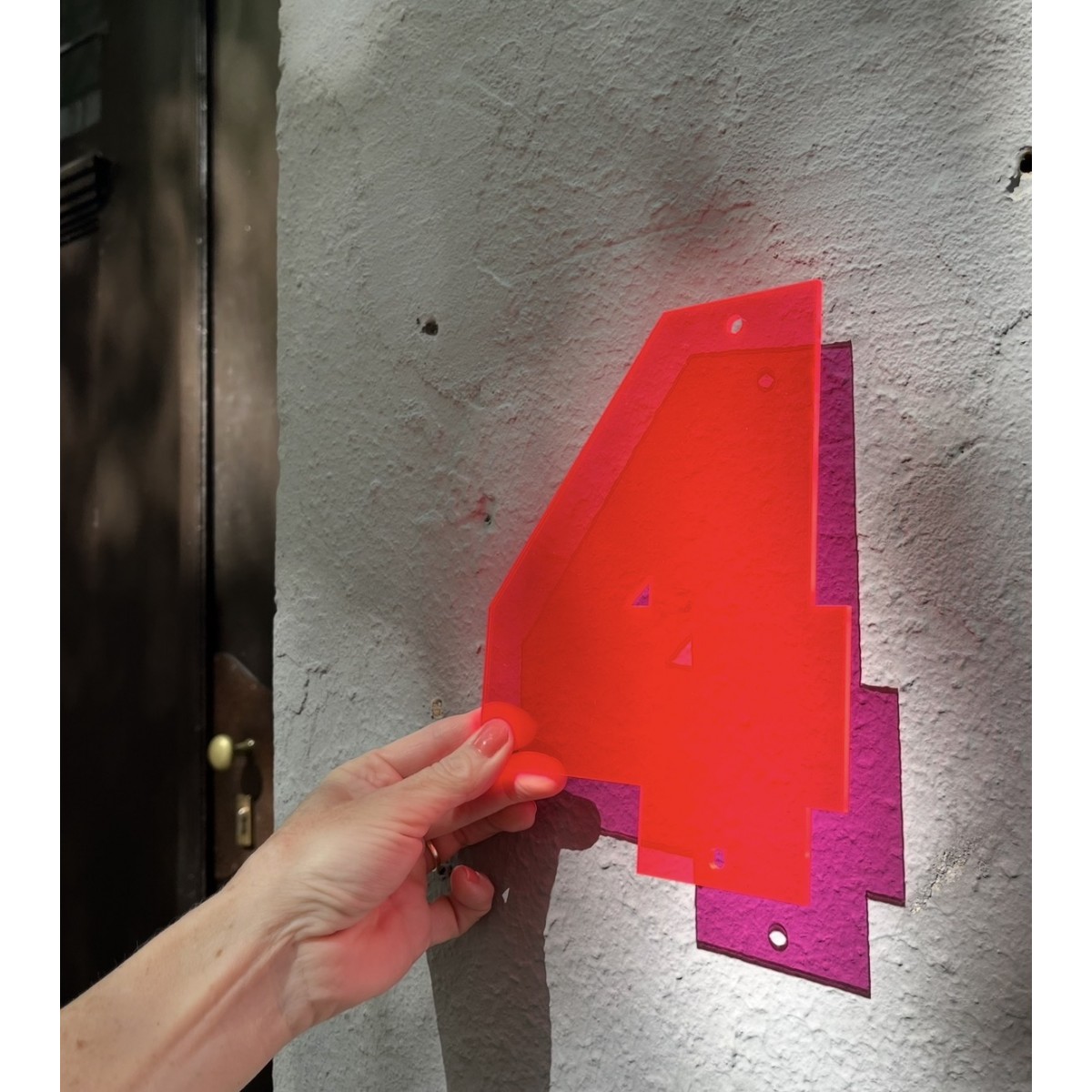 THE SUPER HOUSE NUMBER NEON RED - Hausnummer von not white studio