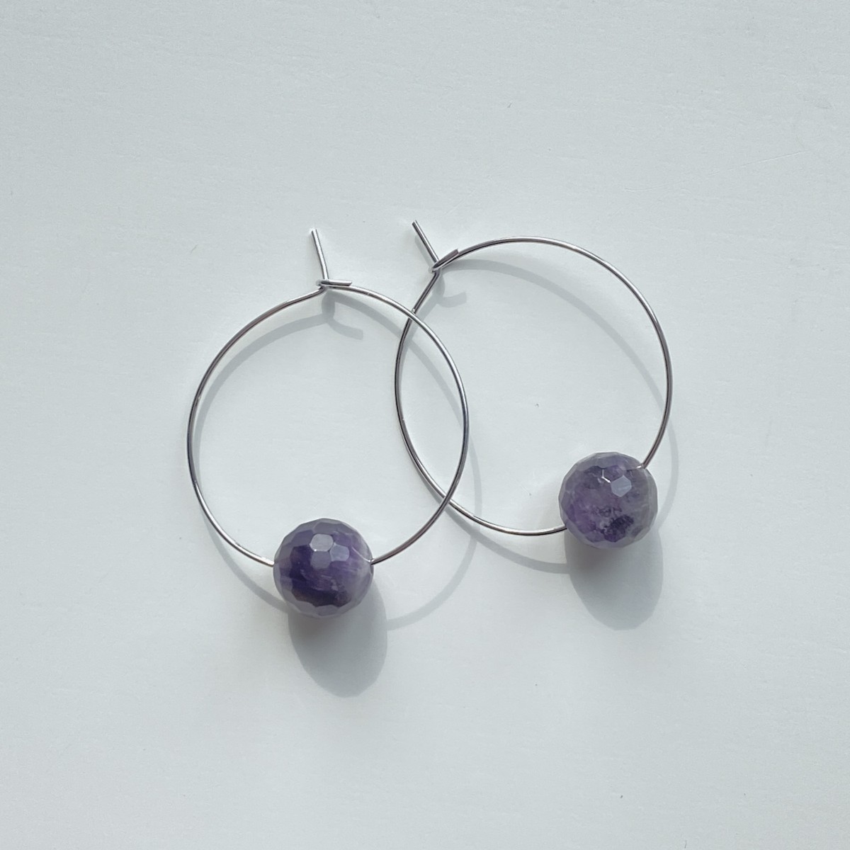 nahili CREOLEN "simple" Ohrringe purple rauchlila Amethyst Halbedelstein gold oder silbern Naturstein facettierte Diskokugel
