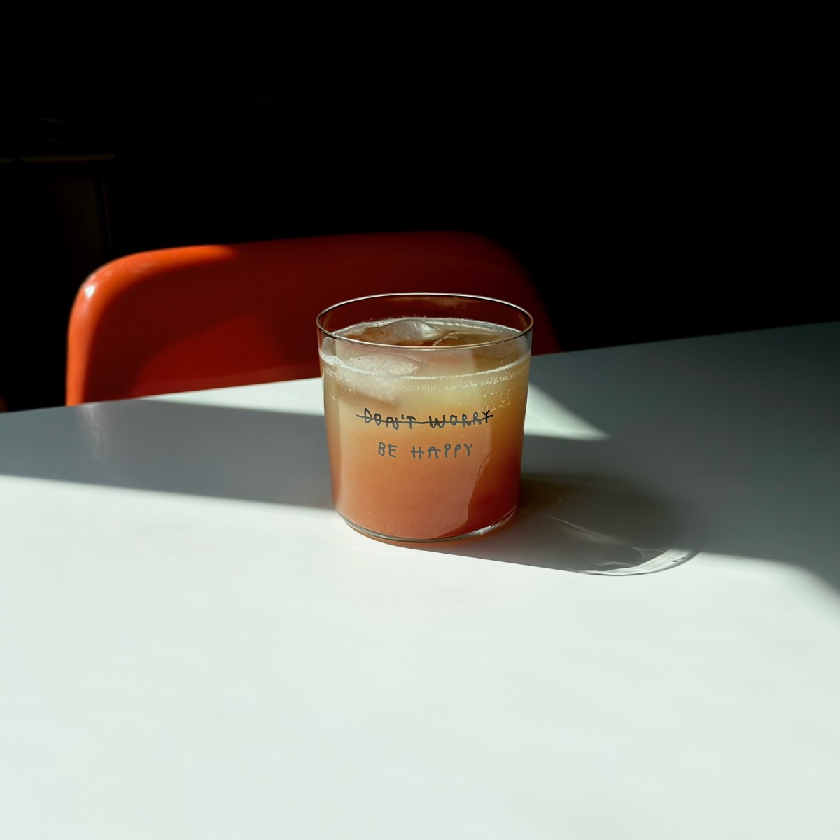 BE HAPPY Glas – yahya studio, johanna schwarzer