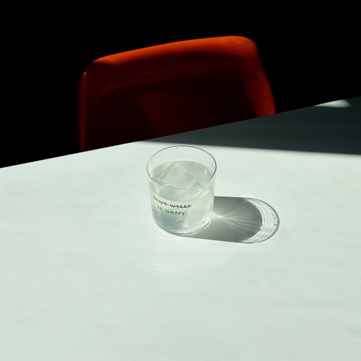 BE HAPPY Glas – yahya studio, johanna schwarzer