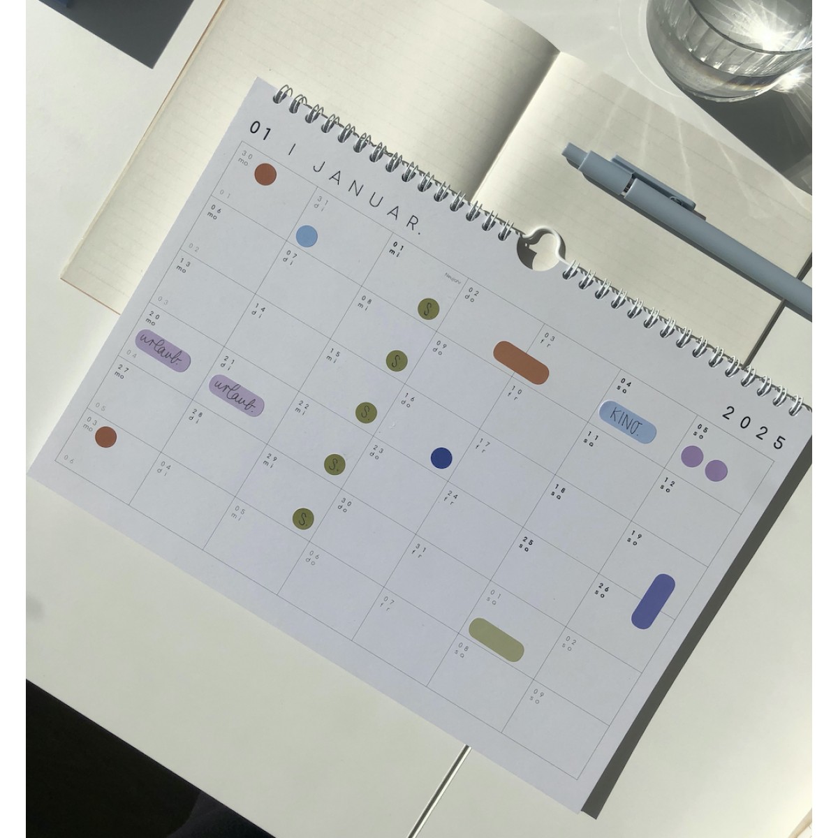 Kalender 2025 mit Aufklebern A4/A3 - SANS.