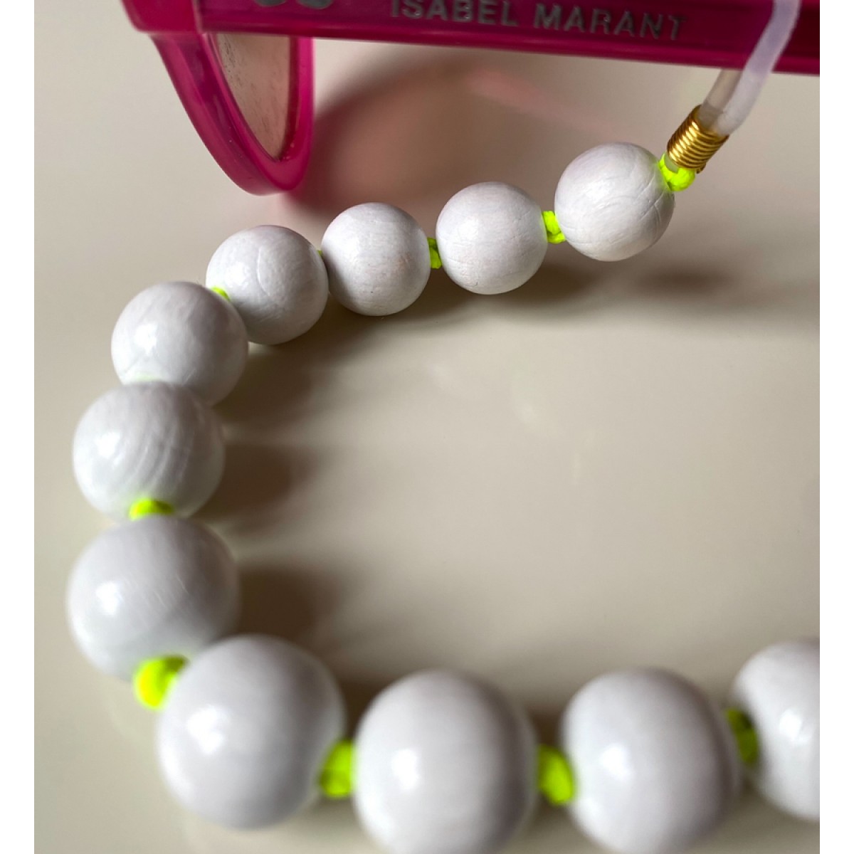 Minimalistische Brillenkette aus Holzperlen