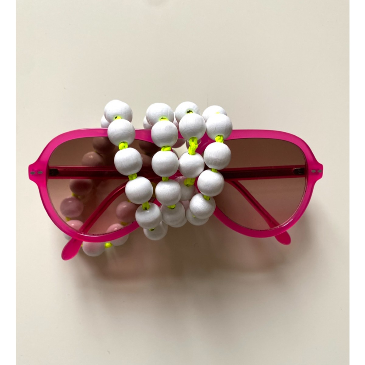 Minimalistische Brillenkette aus Holzperlen