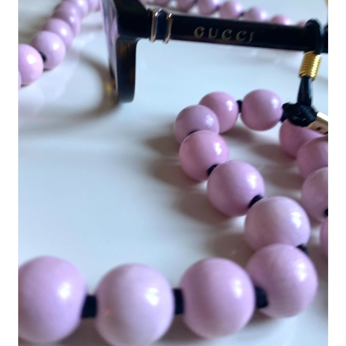 Minimalistische Brillenkette aus Holzperlen