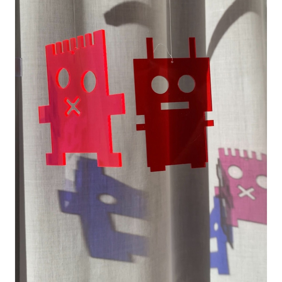 Design-Mobilé SUPER MONSTER –  aus recyceltem Acrylglas.